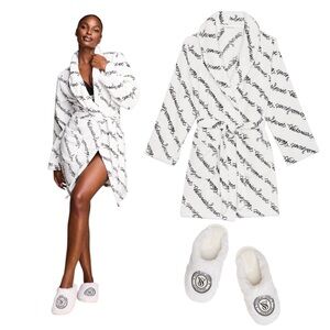 Victoria’s Secret Short Cozy Robe And Closed-Toe Faux Fur Slippers